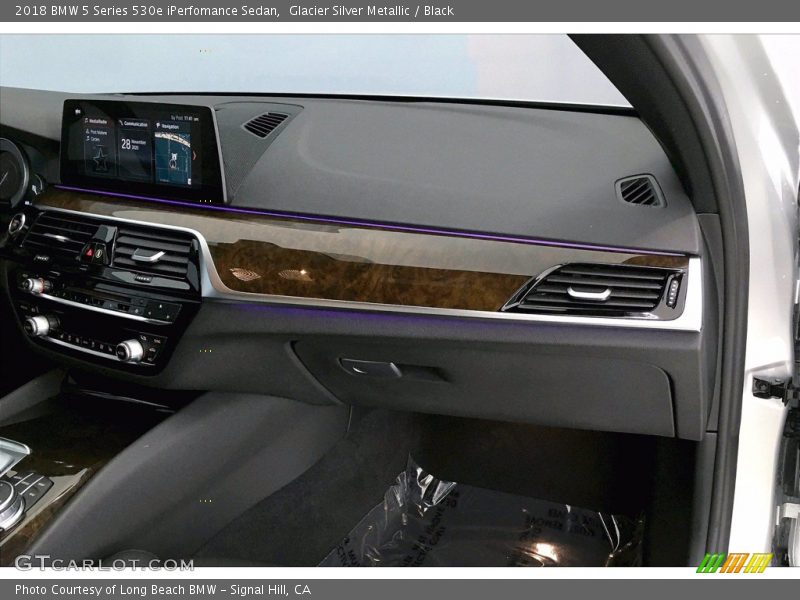 Glacier Silver Metallic / Black 2018 BMW 5 Series 530e iPerfomance Sedan