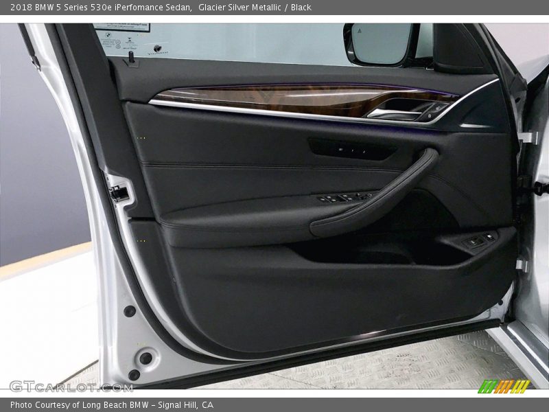 Glacier Silver Metallic / Black 2018 BMW 5 Series 530e iPerfomance Sedan