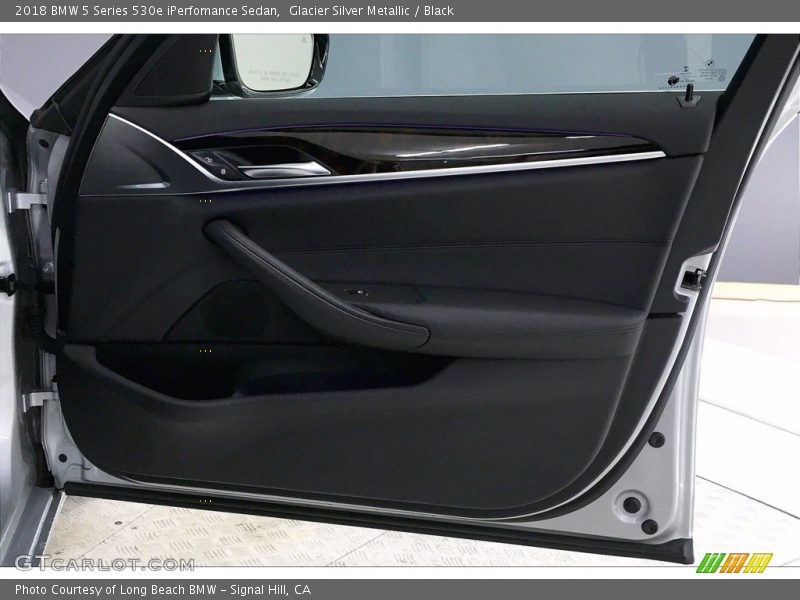 Glacier Silver Metallic / Black 2018 BMW 5 Series 530e iPerfomance Sedan