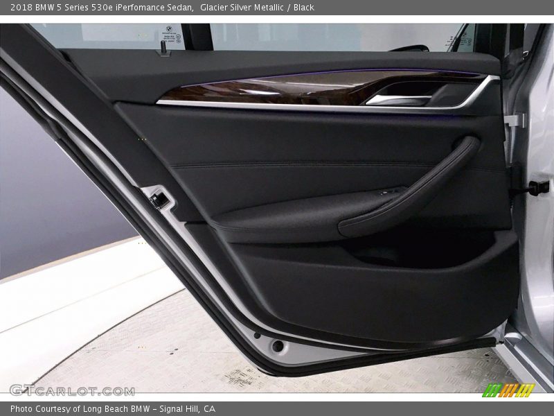 Glacier Silver Metallic / Black 2018 BMW 5 Series 530e iPerfomance Sedan