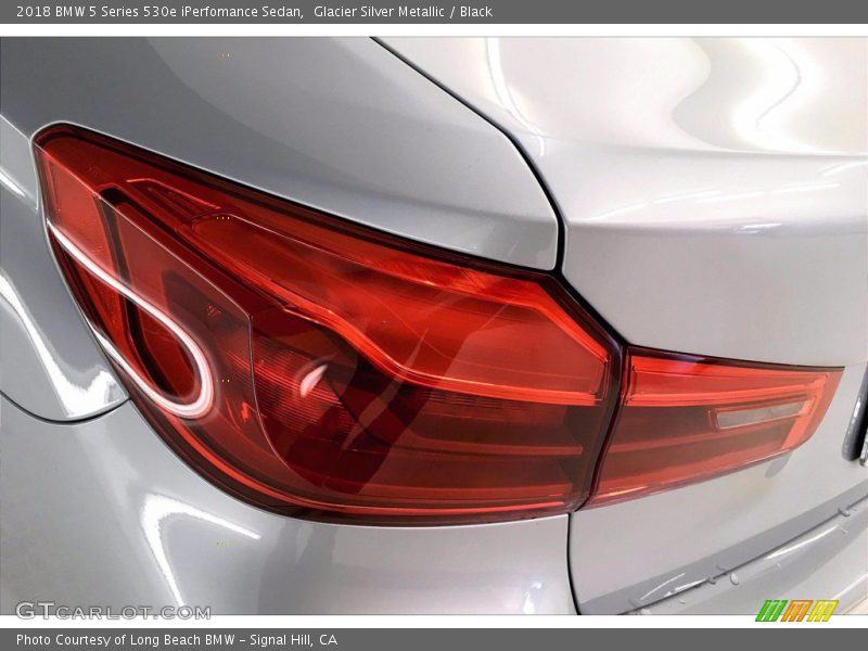 Glacier Silver Metallic / Black 2018 BMW 5 Series 530e iPerfomance Sedan