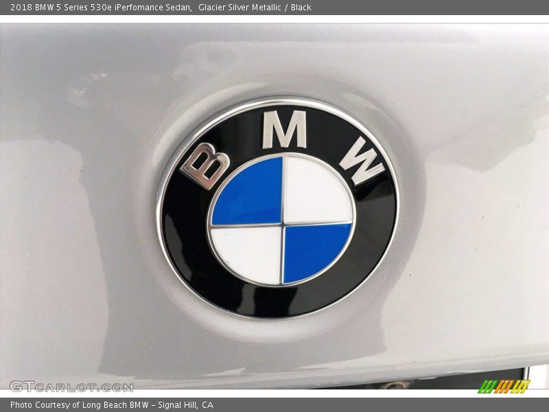 Glacier Silver Metallic / Black 2018 BMW 5 Series 530e iPerfomance Sedan