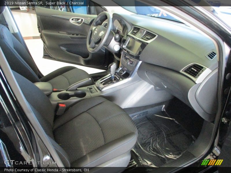 Super Black / Charcoal 2019 Nissan Sentra SR