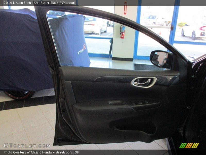 Super Black / Charcoal 2019 Nissan Sentra SR