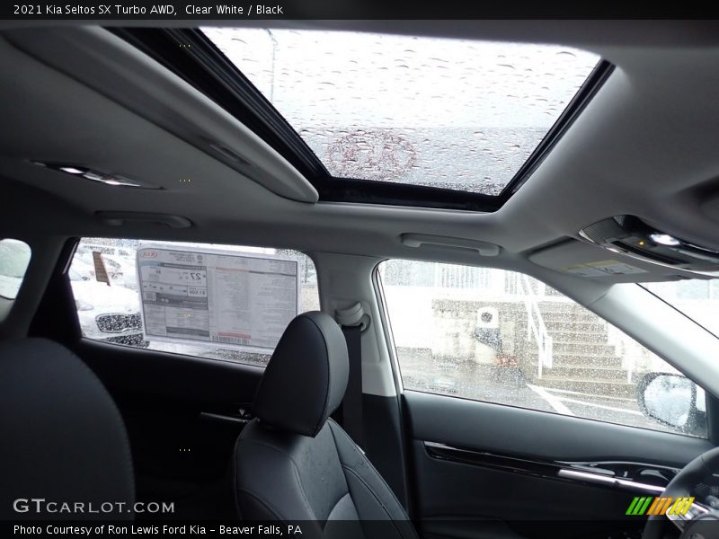 Clear White / Black 2021 Kia Seltos SX Turbo AWD