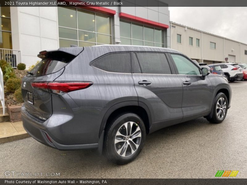 Magnetic Gray Metallic / Black 2021 Toyota Highlander XLE AWD