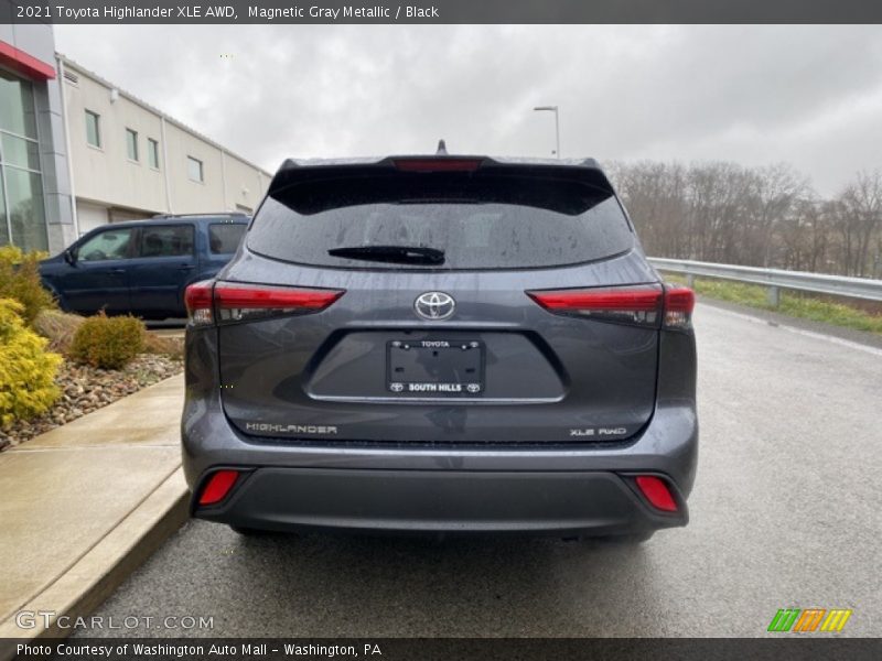 Magnetic Gray Metallic / Black 2021 Toyota Highlander XLE AWD
