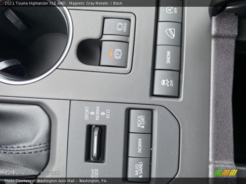 Magnetic Gray Metallic / Black 2021 Toyota Highlander XLE AWD