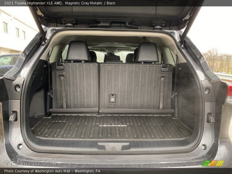Magnetic Gray Metallic / Black 2021 Toyota Highlander XLE AWD