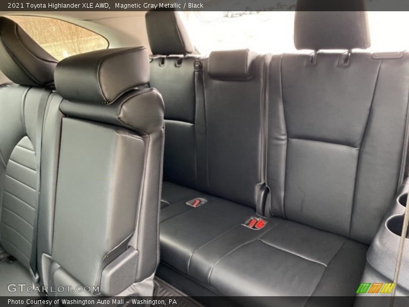 Magnetic Gray Metallic / Black 2021 Toyota Highlander XLE AWD