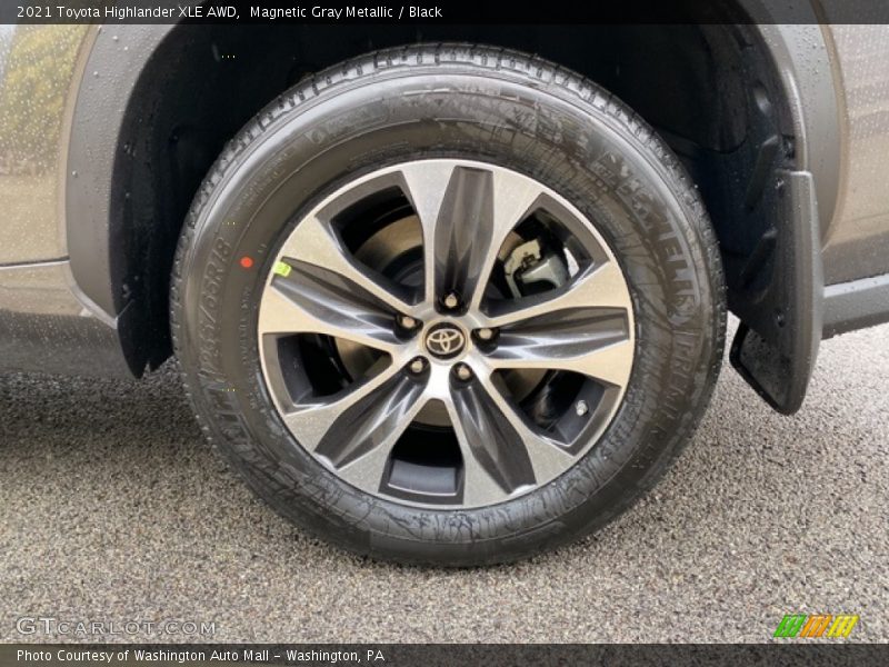 Magnetic Gray Metallic / Black 2021 Toyota Highlander XLE AWD