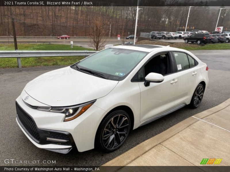 Front 3/4 View of 2021 Corolla SE