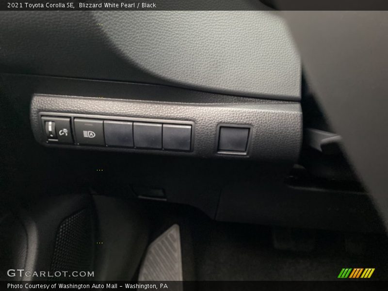 Blizzard White Pearl / Black 2021 Toyota Corolla SE