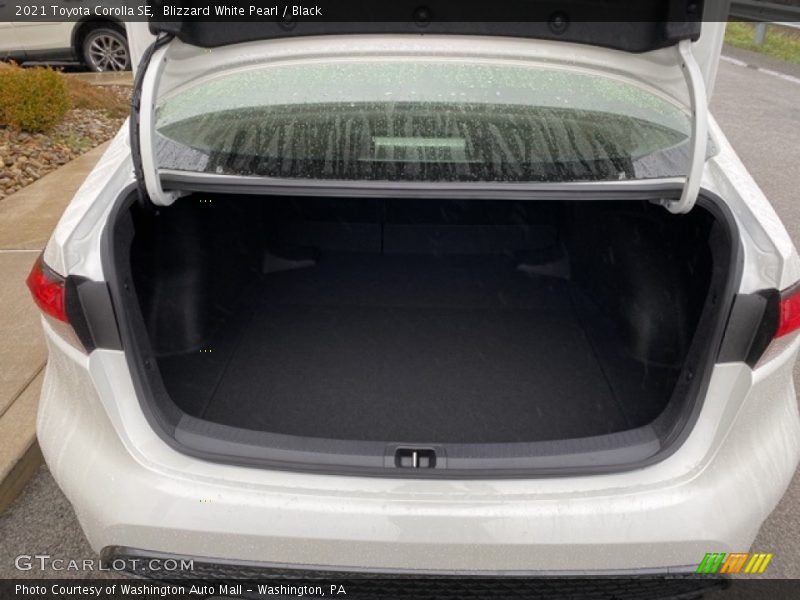 Blizzard White Pearl / Black 2021 Toyota Corolla SE