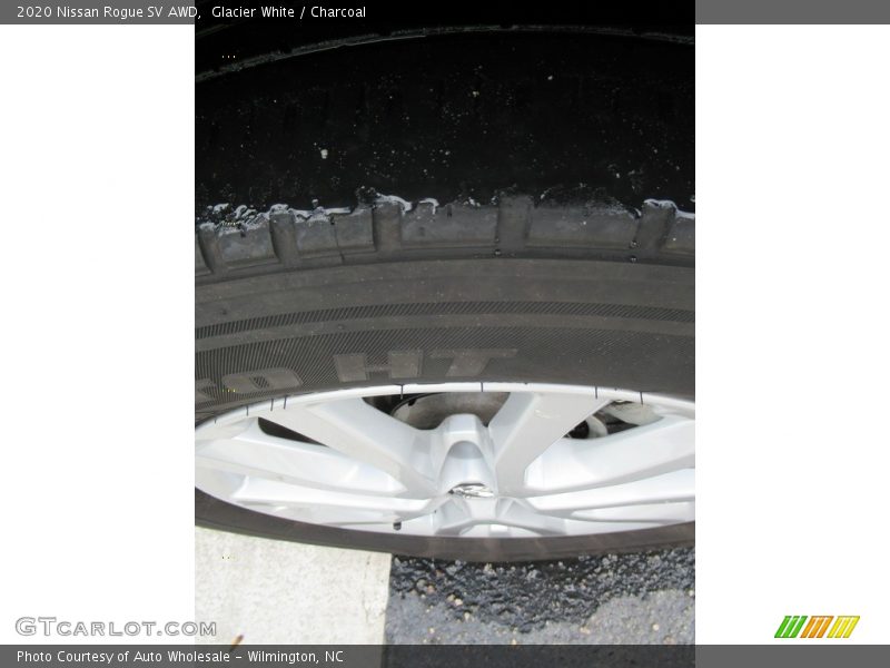 Glacier White / Charcoal 2020 Nissan Rogue SV AWD