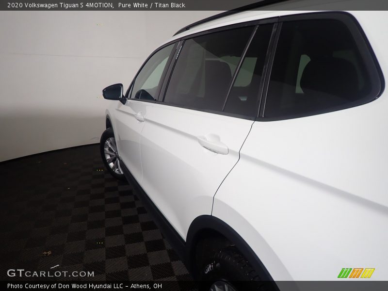 Pure White / Titan Black 2020 Volkswagen Tiguan S 4MOTION