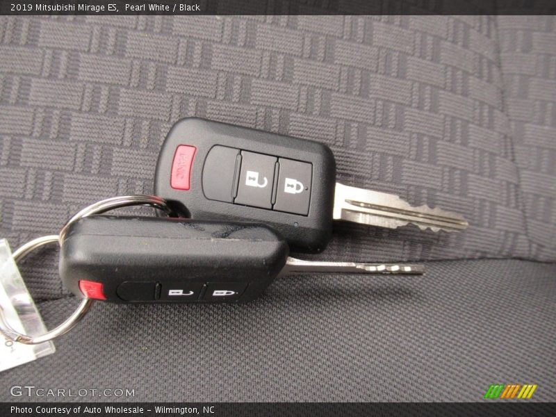Pearl White / Black 2019 Mitsubishi Mirage ES