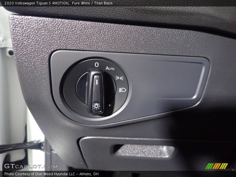 Pure White / Titan Black 2020 Volkswagen Tiguan S 4MOTION
