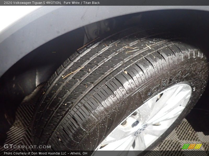 Pure White / Titan Black 2020 Volkswagen Tiguan S 4MOTION