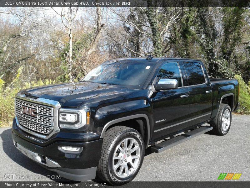 Front 3/4 View of 2017 Sierra 1500 Denali Crew Cab 4WD