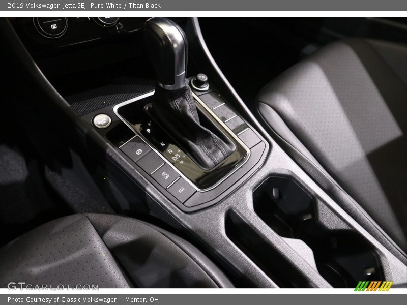 Pure White / Titan Black 2019 Volkswagen Jetta SE