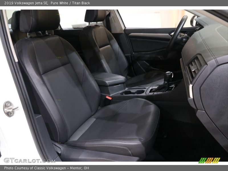 Pure White / Titan Black 2019 Volkswagen Jetta SE