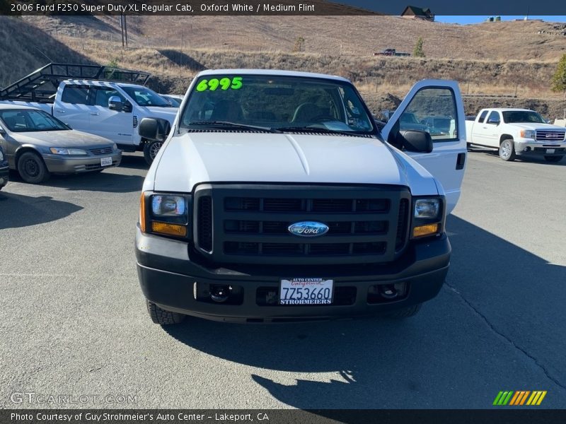 Oxford White / Medium Flint 2006 Ford F250 Super Duty XL Regular Cab