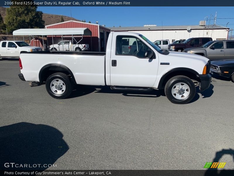 Oxford White / Medium Flint 2006 Ford F250 Super Duty XL Regular Cab
