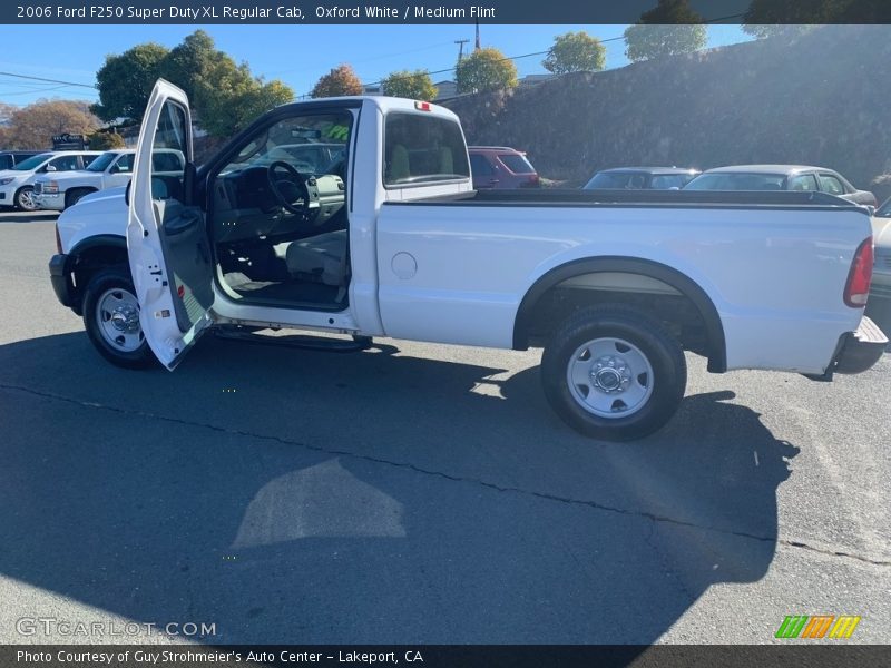 Oxford White / Medium Flint 2006 Ford F250 Super Duty XL Regular Cab