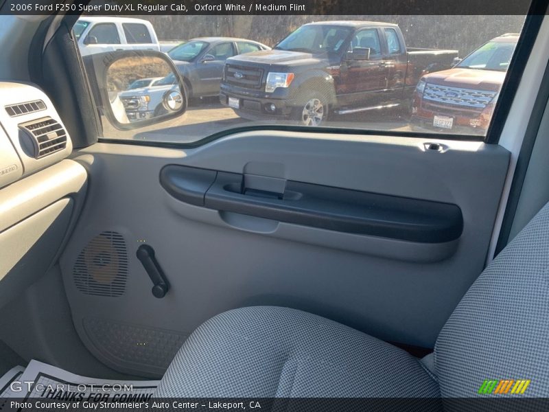 Oxford White / Medium Flint 2006 Ford F250 Super Duty XL Regular Cab
