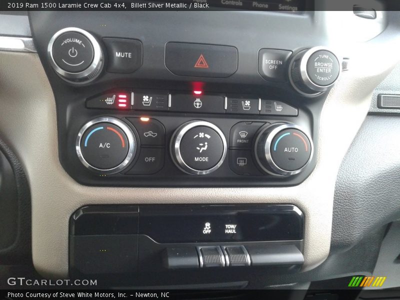 Billett Silver Metallic / Black 2019 Ram 1500 Laramie Crew Cab 4x4