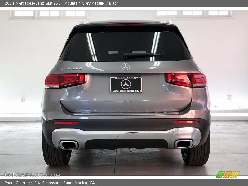 Mountain Grey Metallic / Black 2021 Mercedes-Benz GLB 250