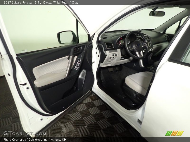 Crystal White Pearl / Gray 2017 Subaru Forester 2.5i