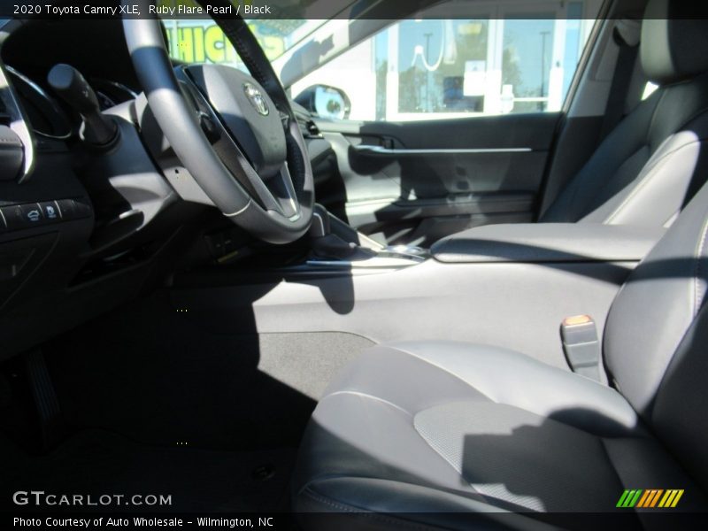 Ruby Flare Pearl / Black 2020 Toyota Camry XLE