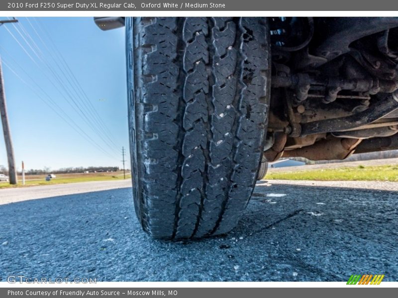 Oxford White / Medium Stone 2010 Ford F250 Super Duty XL Regular Cab