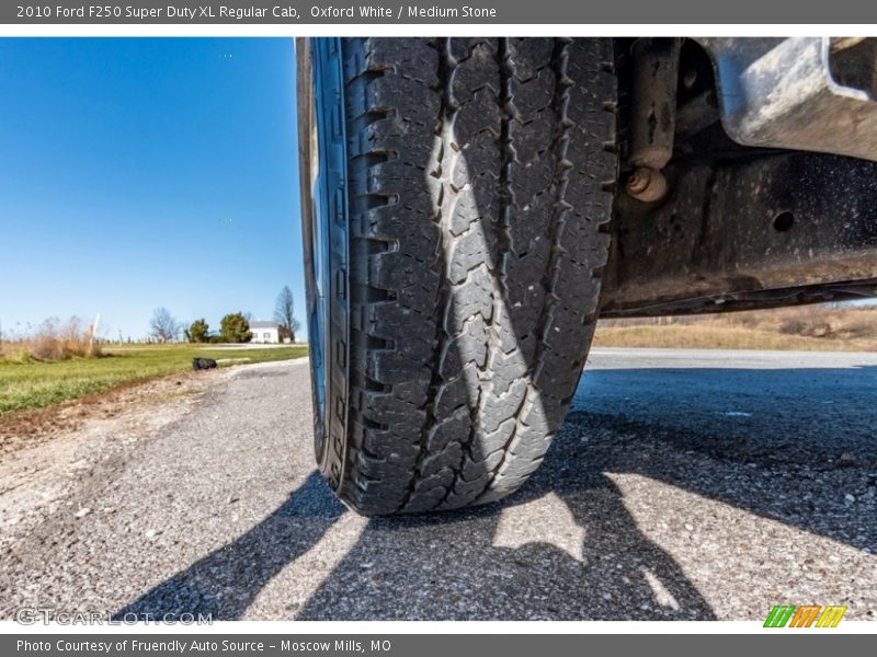 Oxford White / Medium Stone 2010 Ford F250 Super Duty XL Regular Cab
