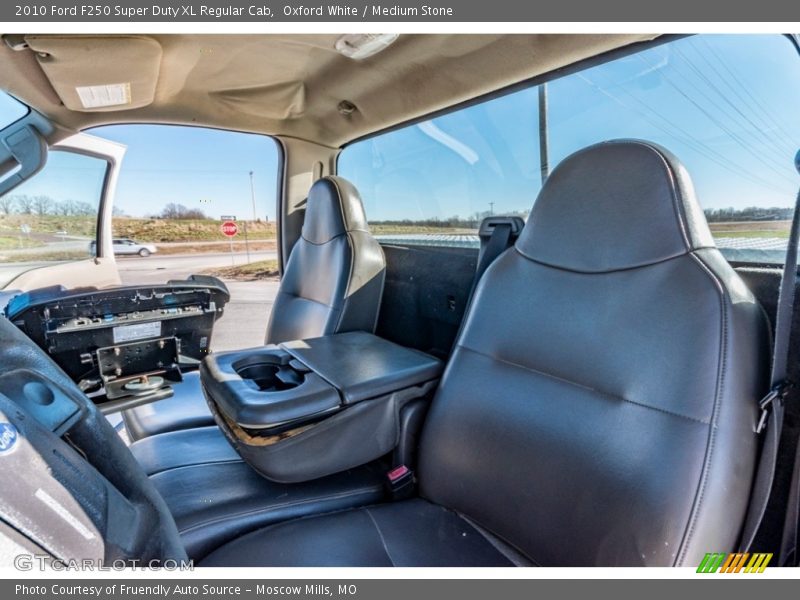 Oxford White / Medium Stone 2010 Ford F250 Super Duty XL Regular Cab