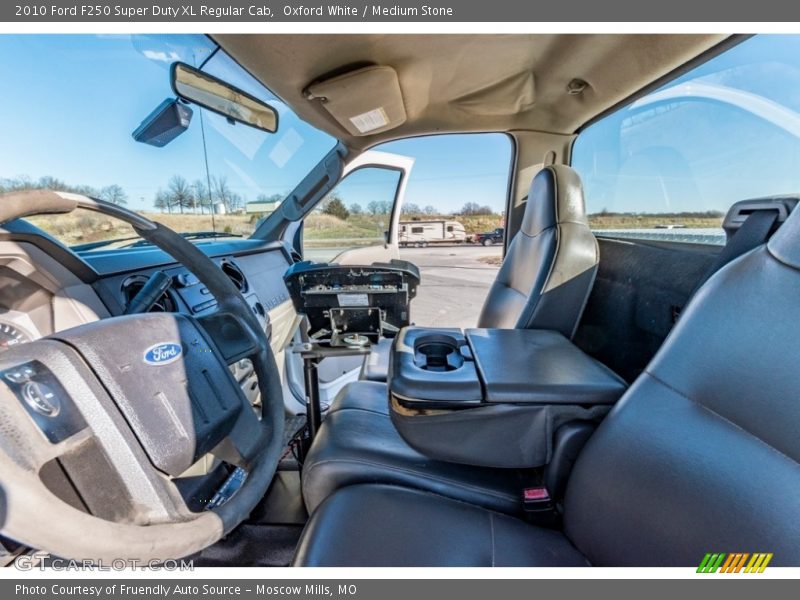Oxford White / Medium Stone 2010 Ford F250 Super Duty XL Regular Cab