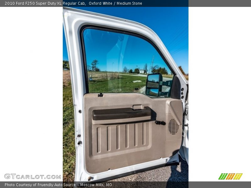 Oxford White / Medium Stone 2010 Ford F250 Super Duty XL Regular Cab