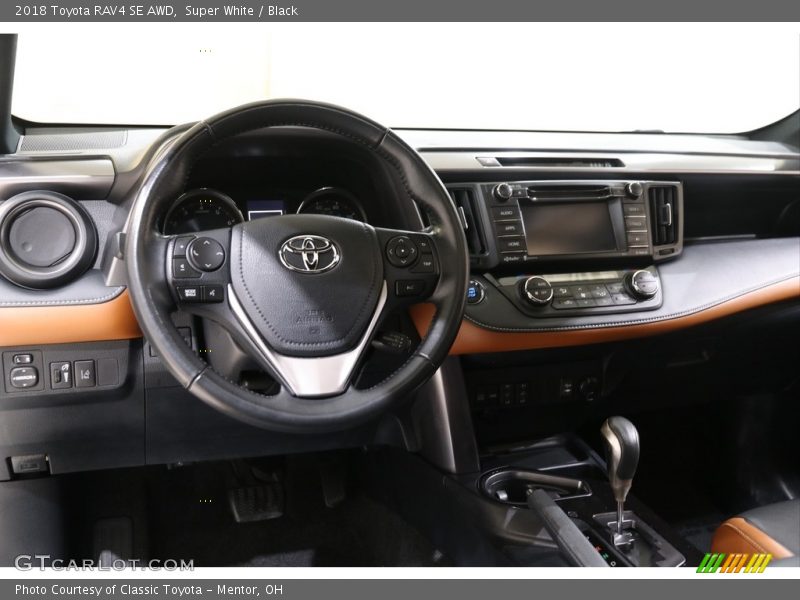 Super White / Black 2018 Toyota RAV4 SE AWD