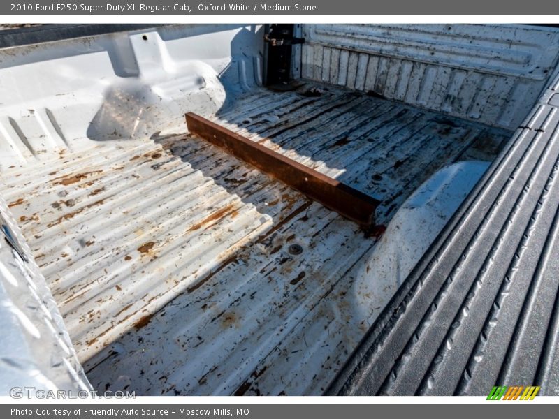 Oxford White / Medium Stone 2010 Ford F250 Super Duty XL Regular Cab
