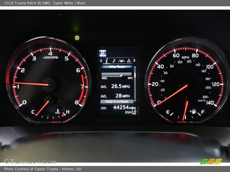 Super White / Black 2018 Toyota RAV4 SE AWD