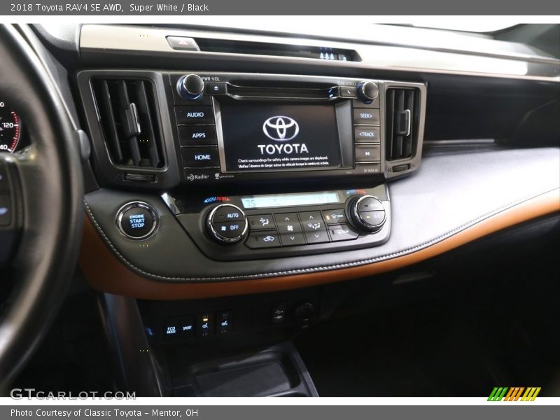 Super White / Black 2018 Toyota RAV4 SE AWD