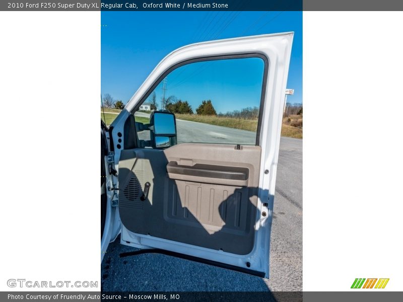 Oxford White / Medium Stone 2010 Ford F250 Super Duty XL Regular Cab
