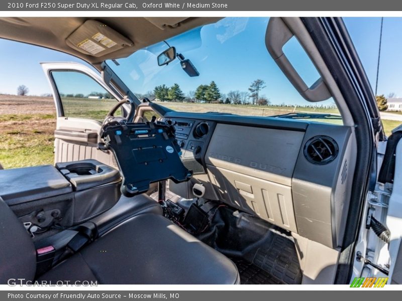 Oxford White / Medium Stone 2010 Ford F250 Super Duty XL Regular Cab