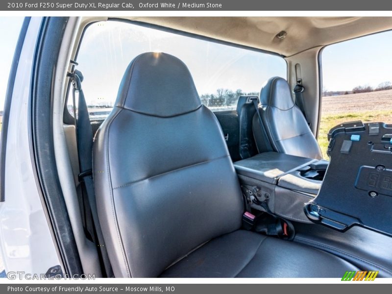 Oxford White / Medium Stone 2010 Ford F250 Super Duty XL Regular Cab