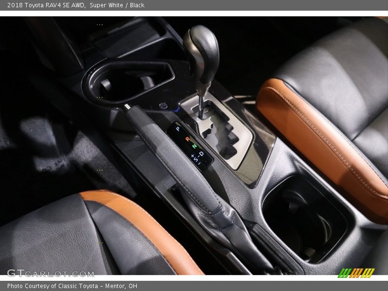 Super White / Black 2018 Toyota RAV4 SE AWD