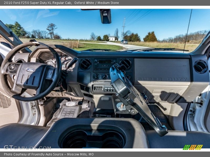 Oxford White / Medium Stone 2010 Ford F250 Super Duty XL Regular Cab