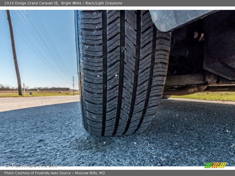 Bright White / Black/Light Graystone 2014 Dodge Grand Caravan SE