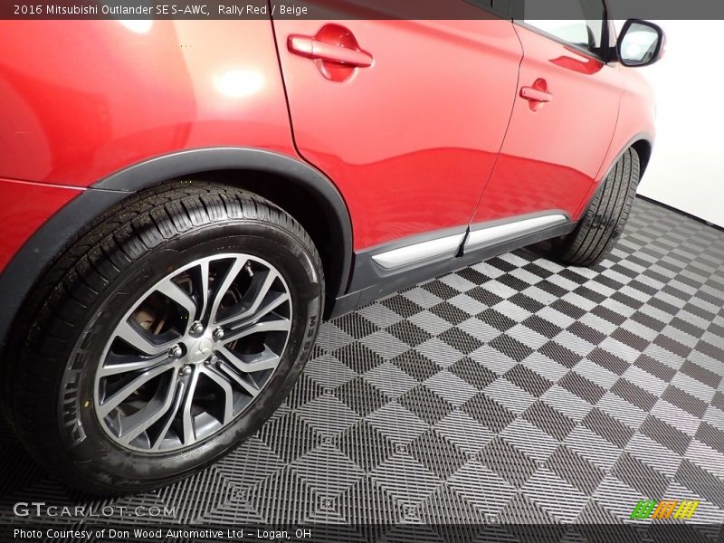 Rally Red / Beige 2016 Mitsubishi Outlander SE S-AWC